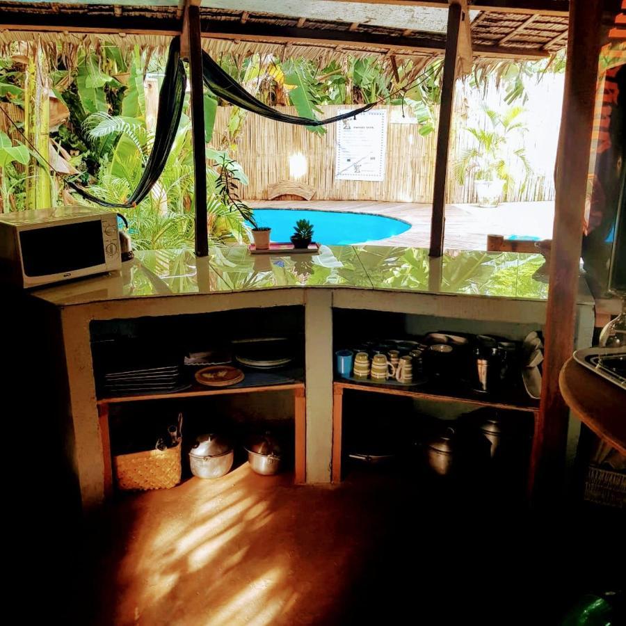 Two Crazy Monkeys Hotel Bakhawan ภายนอก รูปภาพ