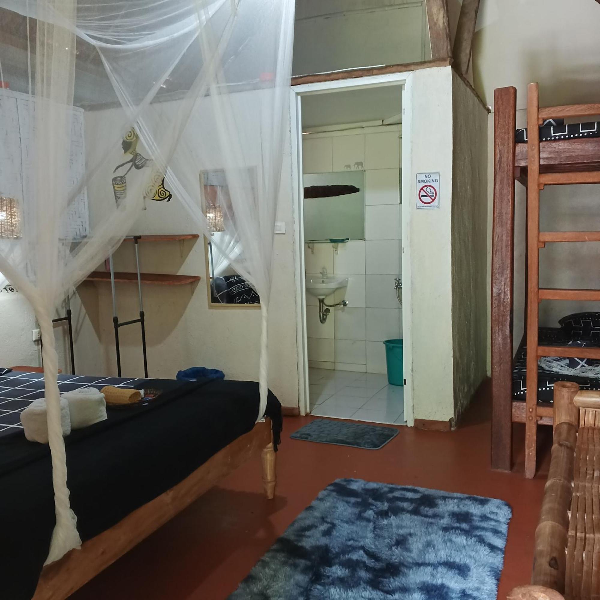 Two Crazy Monkeys Hotel Bakhawan ภายนอก รูปภาพ